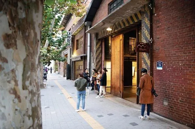 701, Seongsu Station Jungnangcheon Cherry Blossom Road Han River Airport Bus سيول شقة