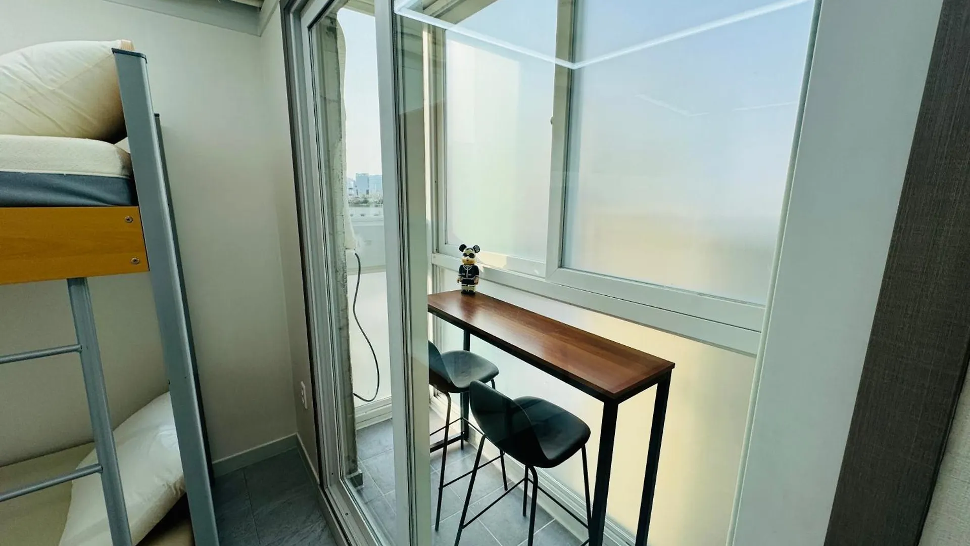 701, Seongsu Station Jungnangcheon Cherry Blossom Road Han River Airport Bus سيول شقة
